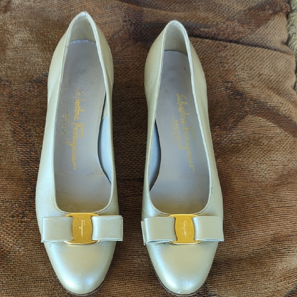 Salvatore Ferragamo Shoes - Salvatore Ferragamo Light Cream Leather Bow Pumps with Gold Plaque